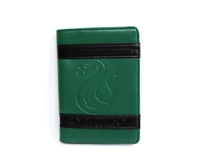 Porta pasaporte de cuero sintético emblema casa Harry Potter Slytherin Foto 1 de 4