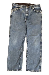 Men’s Wrangler 36 X 30 Regular Fit Comfort Stretch Waistband Medium Wash Denim - Picture 1 of 9