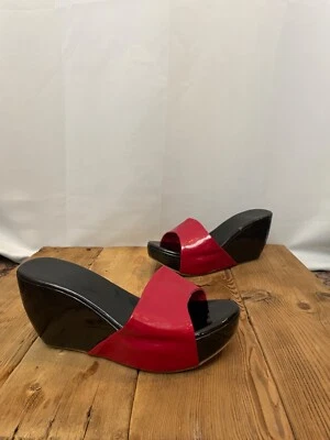 Zapatos vintage de los años 70 discoteca tacón de cuña deslizables negro rojo sandalias 9 9,5 Foto 1 de 4