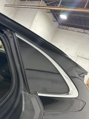 Used Left Quarter Glass fits: 2018 Jaguar F-pace bright chrome surround Left Gra Foto 1 de 4