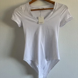 MANGOPOP White Bodysuit for Women V Neck Size XS NEW - Picture 1 of 3