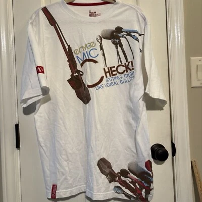 Camiseta Enyce Blanca Algodón Gráfico Micrófono Cuadros Grande Mediana Foto 1 de 4