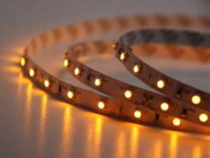 LED Strip Streifen gelb orange 5m 300 LEDs Typ 3528 IP20 flexibel selbstklebend - Picture 1 of 3