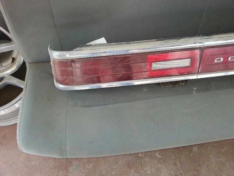 Luz trasera izquierda exterior para conductor compatible con 88-93 Dynasty 1512198 Foto 1 de 1