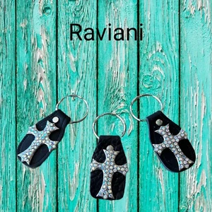 Raviani Kreuz Schlüsselanhänger in schwarzem Leder W-AB Kristalle - Bild 1 von 3