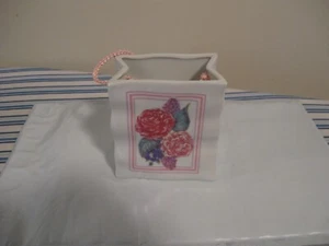 Ceramic Bowl SQUARE BASKET w/ Handle Pink Flower Design 3-3/4 "h 3-1/2 "w 2" d - Picture 1 of 4