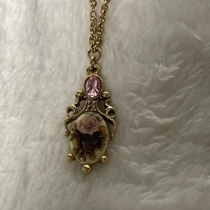 1928 Co. Halskette 16" goldfarbene Kette viktorianischer Pedant floral lila Strass - Bild 1 von 9