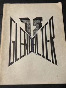Annuario liceo Glendale 1975, regine di Glendale - Foto 1 di 6