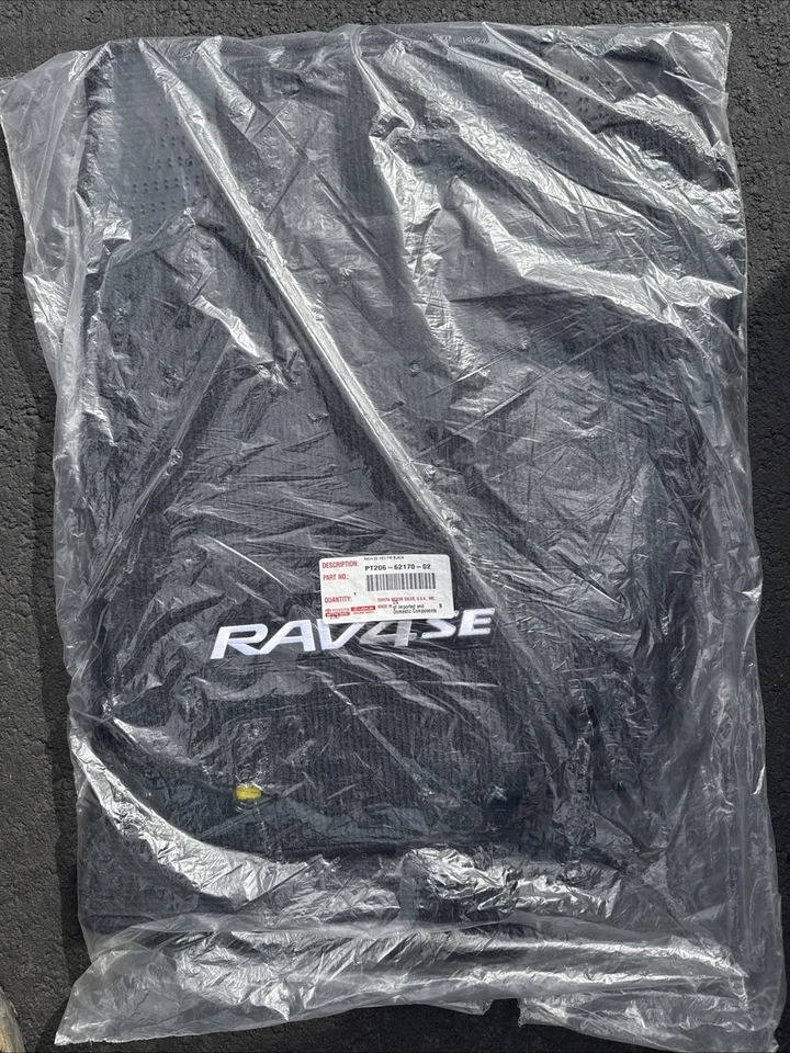 Alfombrillas negras Toyota RAV4 SE HEV 2017-2018 OEM PT206-62170-02 nuevas Foto 1 de 4