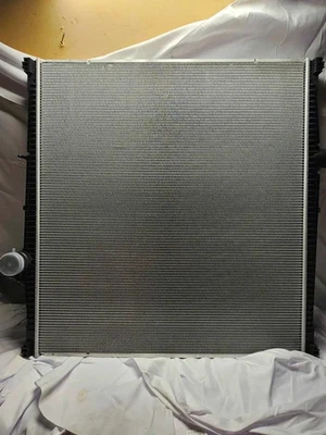 38 15/16" Radiator Fits Kenworth T680 Peterbilt 579 2018 & Up 2401749 650032 - Image 1 of 4