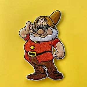 DISNEY BIANCO NEVE SETTE NANI DOC RICAMATO APPLIQUE TOPPA CUCITO O STIRATO - Foto 1 di 2