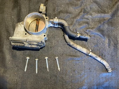 12-17 丰田凯美瑞 RAV4 2.5 升 2ARFE 原始设备制造商油门车身和螺栓 220300v010 — 第 1/4 张图片