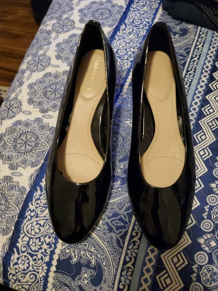 Zapatos de vacaciones elegantes con cuña de charol Taryn Rose talla 11 Foto 1 de 4