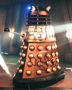 Doctor Who Autograph: NICHOLAS PEGG (Revolution of the Daleks) Signed Photo - Picture 1 of 1