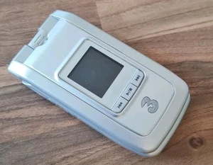 LG U880 Flip Mobile Phone - Picture 1 of 4