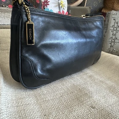 Кожаный чехол Coach Penelope Demi идеально подходит для концертов - Изображение 1 из 4