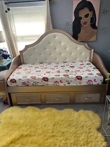 girls bedroom furniture set - Picture 1 of 7