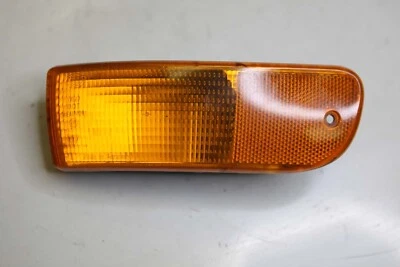 95-98 Porsche 911 993 Front Left Turn Signal / Side Marker 993.631.071.00 H1 - Bild 1 von 4
