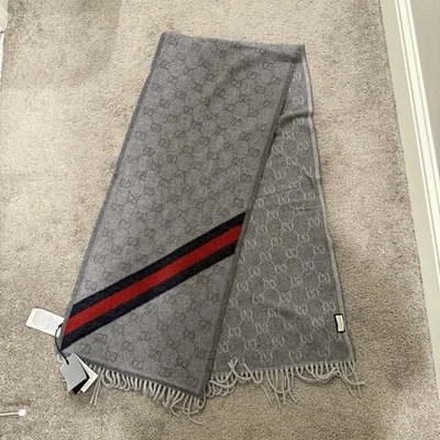 Nuevo con etiquetas Gucci Adulto Unisex Azul Gris Flecos Nuevo Nikky GG Logo Invierno Bufanda O/S Foto 1 de 4