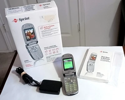 Teléfono Celular Sanyo PM-8200 Sprint Doble Banda Tri-Modo PCS Azul/Plateado Foto 1 de 4