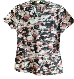 NWT Dickies Scrubs V Neck Top DK667 EXCM Sz M Cotton Blend 2 Patch Pockets Camo - Picture 1 of 3