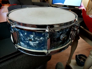 Vintage PEARL Snare Drum and Hard Case, sticks and more - Picture 1 of 12