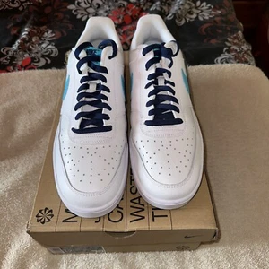 Scarpe uomo NIKE COURT VISION LOW DM1187-100 bianco/turchese blu/blu vuote UK 11 - Foto 1 di 8
