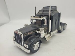 New Ray Kenworth Semi 1/32 Scale Diecast And Plastic