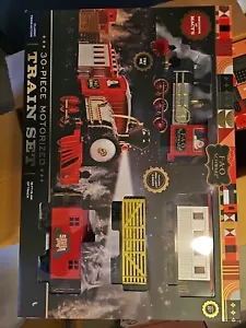FAO Schwarz 30 Piece Motorized Classic Train Set 18' of Track Macy's Exclusive - Picture 1 of 2