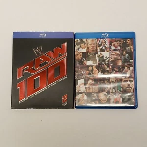 WWE: Raw 100: The Top 100 Moments in Raw History (Blu-ray Disc, 2012, 2-Disc) - Foto 1 di 8