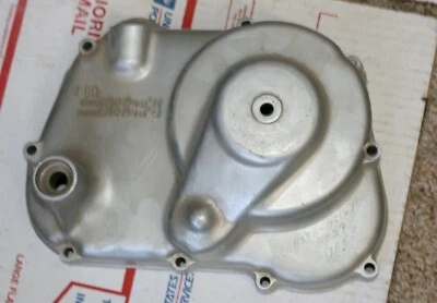 Honda CA102 1963 cubierta de embrague del motor derecho NOS 11330-001-100 NOS   Foto 1 de 3