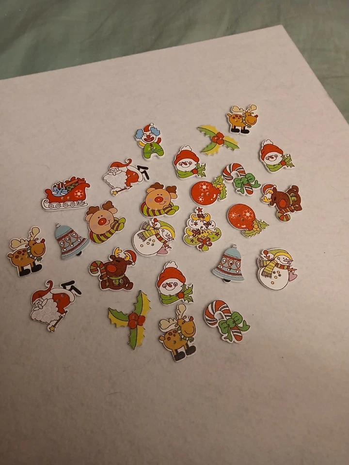 Wood Christmas buttons, new, 25 pieces - Image 1 of 1