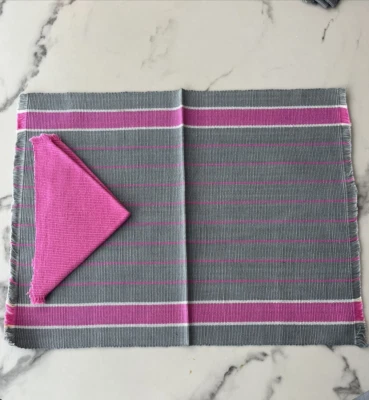 Juego de 6 manteles/servilletas de algodón a rayas grises y rosas Foto 1 de 4