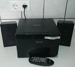 SAMSUNG MM-E320/EN Stereoanlage FM-Radio / CD / MP3 / USB / AUX einwandfrei - Bild 1 von 7