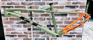 GT 2024 AVALANCHE ELITE V2 disc 29 inch aluminum MTB frame size: M From Japan - Picture 1 of 10