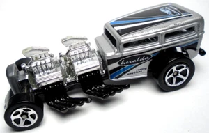 1996 HOT WHEELS WAY 2 FAST HERALDA SILVER 1:64 PRESSOFUSO 3 1/8" AUTO DA CORSA CON NERO - Foto 1 di 6