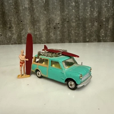 Corgi 485 Surfing B.M.C. Austin Mini Countryman  w/boards & Surfer  Original Vtg - Image 1 of 4