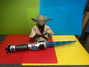 Star Wars Talking Interactive YODA 8" Figure & Lightsaber Tiger Electronics 2000 - Picture 1 of 10