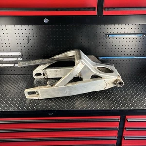 ♻️ YAMAHA R6 SWINGARM ♻️ - Picture 1 of 8