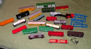 Train LOT Bachmann Life-Like  Ho 23 Cars Crain Cabooses Vintage Retro Santa Fe - Picture 1 of 20