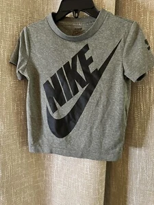 Nike Boy Short Sleeve T-Shirt ~ Gray & Black SZ 2T - Picture 1 of 4