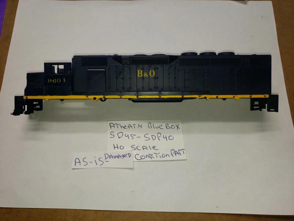 AS IS HO SCALE ATHEARN SDP40 DAMAGED MISSING PARTS CLIPS  DAMAGED Roof MISSING  - Image 1 of 4