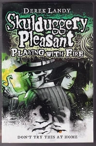 Skulduggery Pleasant Playing with Fire Derek Landy PB Buy3Get2 - Bild 1 von 4