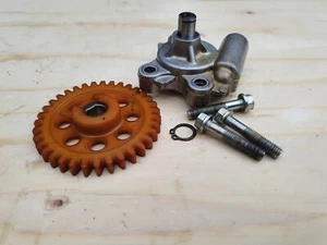 KTM DUKE 125 2017-2020 Engine *9-935* OIL PUMP ASSY - Picture 1 of 10