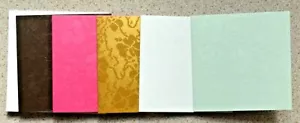5 Asst Tapiz Plegable Único Tarjeta En relieve Blancos 100 mm Cuadrado y Sobres Blancos NUEVOS - Imagen 1 de 1
