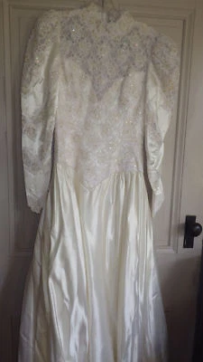 Ball Gown Wedding Gown Princess Gown Off White Lace Beading Long Sleeve sz 10 - Image 1 of 4