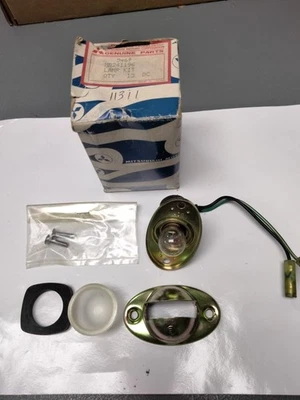 Mopar/Mitsubishi NOS 许可灯 Assy。 79-86 道奇 Ram 50 拾音器 — 第 1/2 张图片