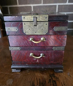 antike chinesische Reise-Schminktischbox, auch Rasier- oder Schmuckschatulle genannt  - Bild 1 von 24