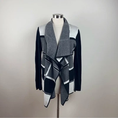 Cárdigan Suéter Ivanka Trump Negro Blanco Cuadros Geométricos Frente Abierto Tejido Mediano Foto 1 de 4