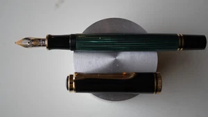Pelikan Souverän M400/M600 Füller Grün/Gold/Schwarz 14 Karat M-Feder Bicolor NEU - Picture 1 of 6